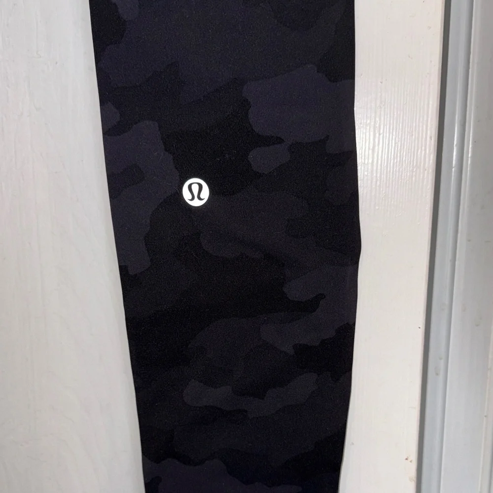 NWT Lululemon Wunder Train High-Waist Black Camo Leggings 25” - Picture 3 of 4